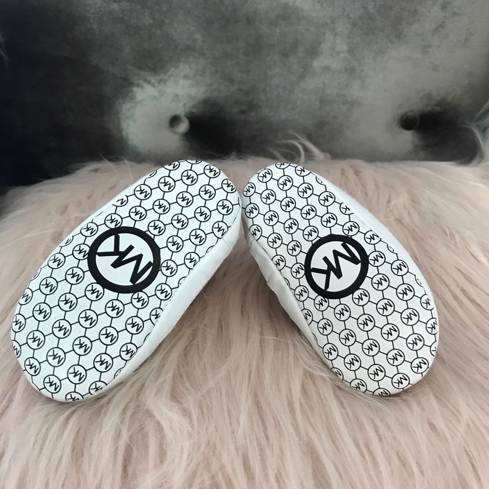 Gold Michael Kors crib shoes size 3 - Picture 4 of 5